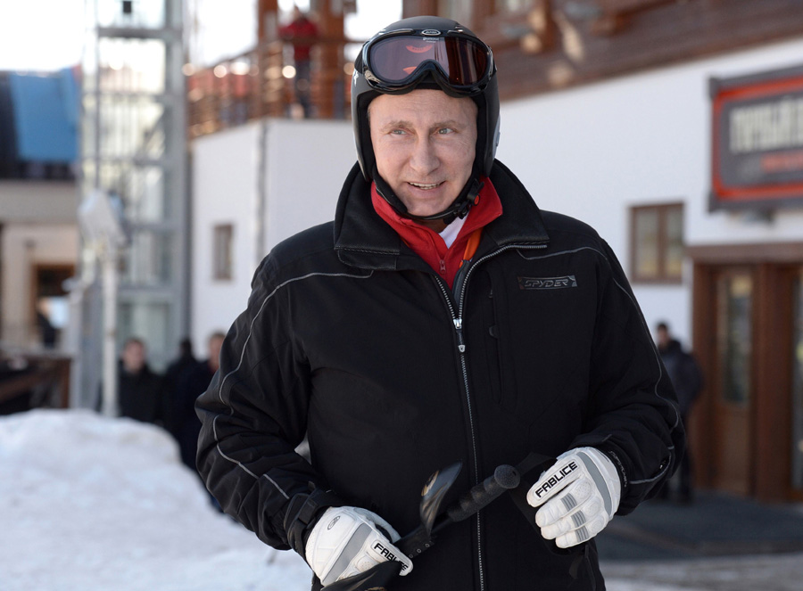 Putin and Medvedev visit ski centre near Sochi