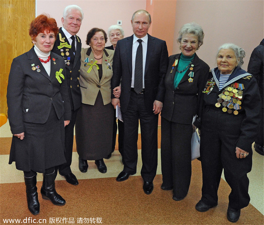 Putin pays tribute to Siege of Leningrad victims