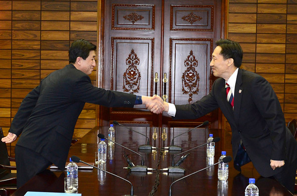 Koreas reach out for family reunions