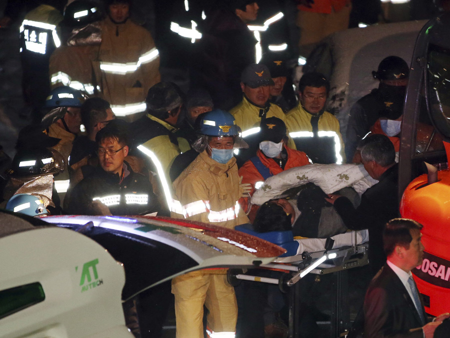 Building collapse at Korean resort kills 10