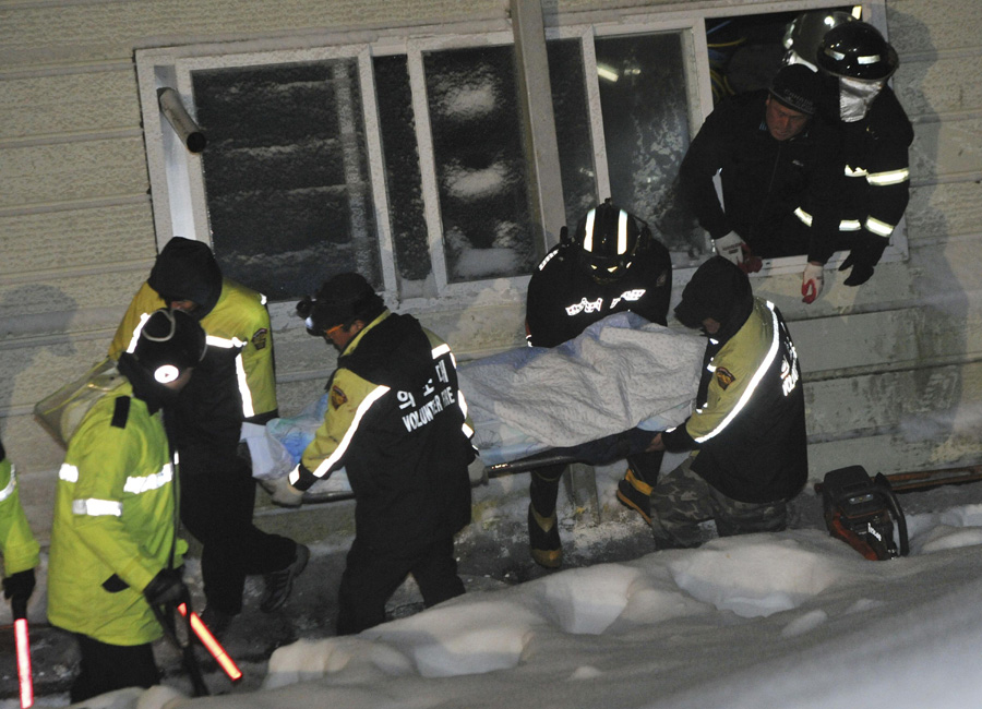 Building collapse at Korean resort kills 10