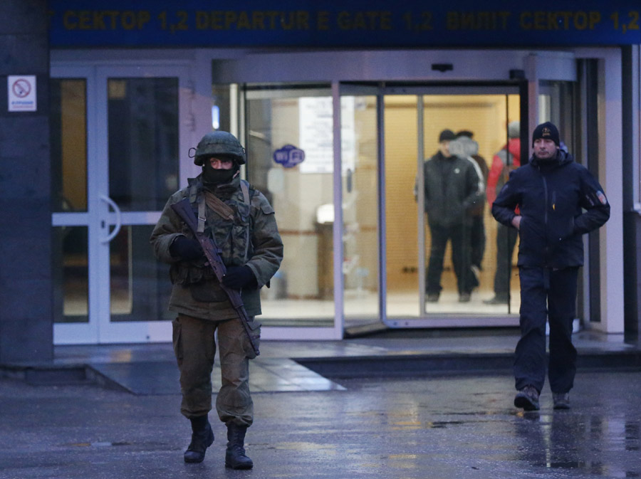 Armed group seizes airport in Ukraine's Crimea