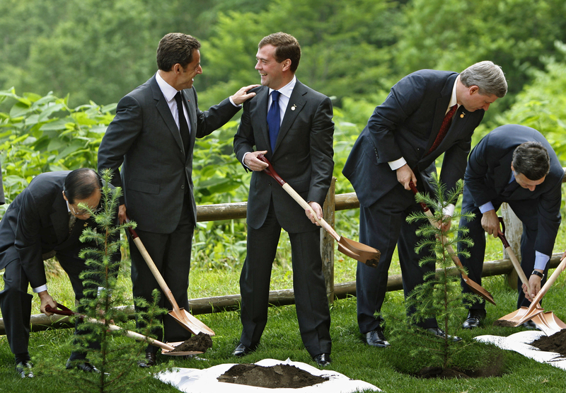 World leaders plant for the future