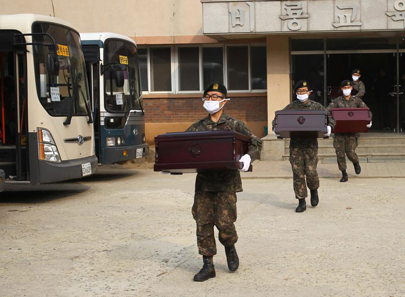 Remains of Chinese soldiers transported to Incheon Airport