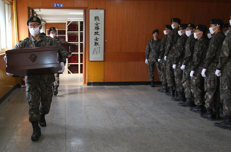 Remains of Chinese soldiers transported to Incheon Airport