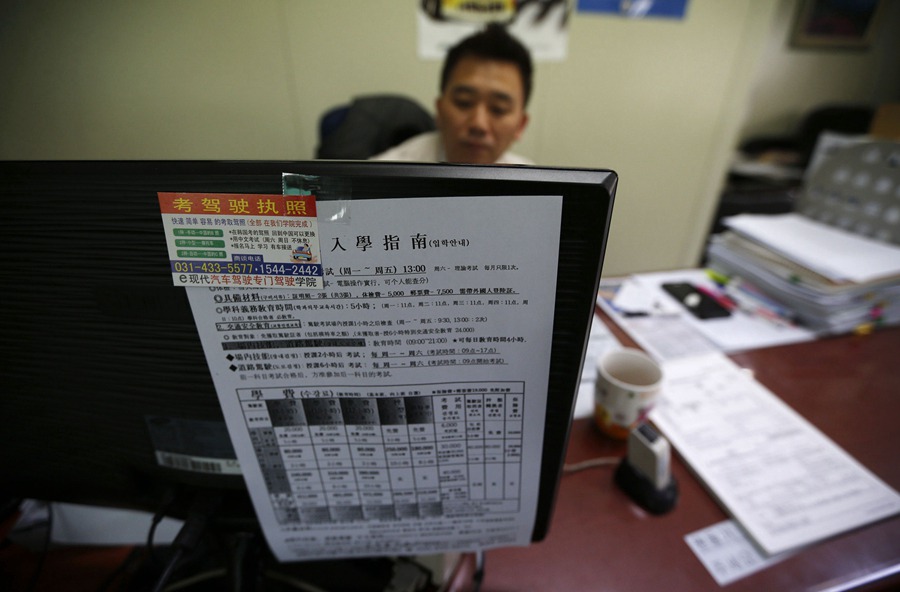 Chinese who want driver's licenses get them cheap in S. Korea