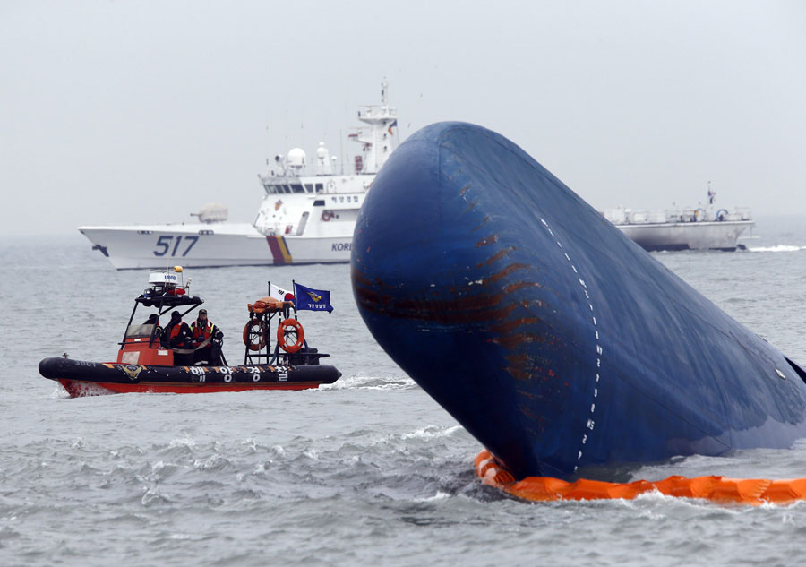 Search resumes for missing passengers on S.Korea ferry