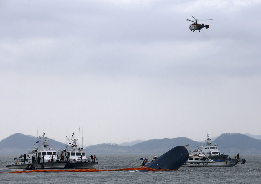 Search resumes for missing passengers on S.Korea ferry