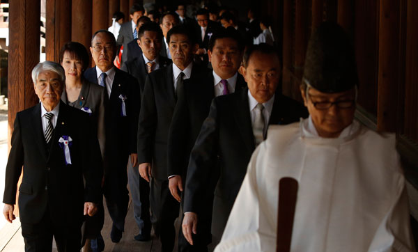 Japanese lawmakers visit Yasukuni Shrine