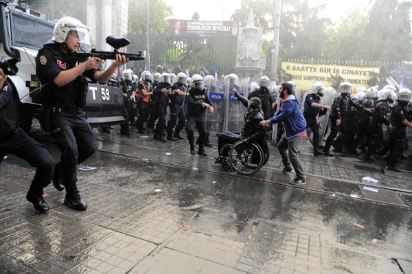 Turks heckle Erdogan after mining disaster