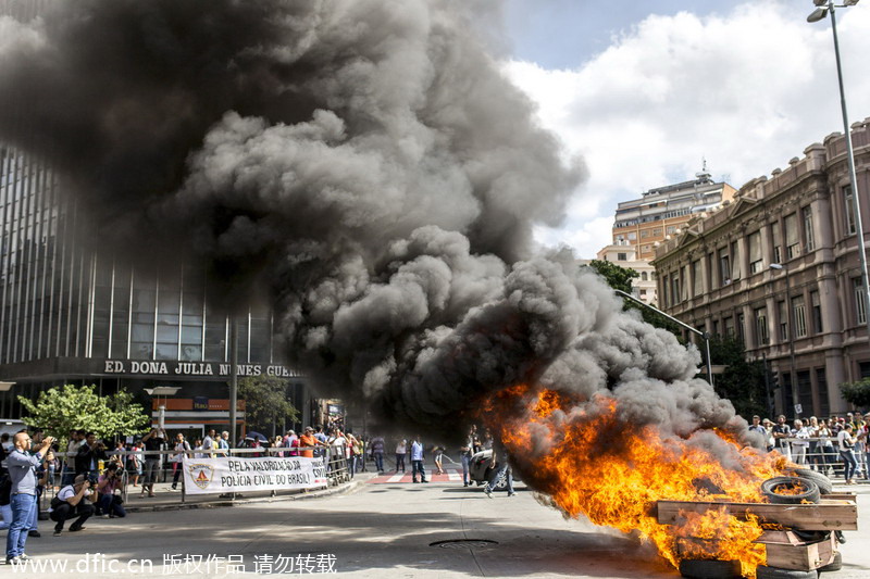 Brazilian police officers stage 24-hour strike ahead of World Cup