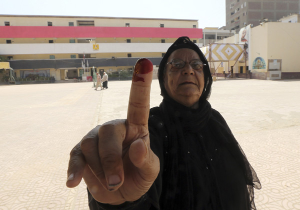 Egypt extends presidential vote for extra day