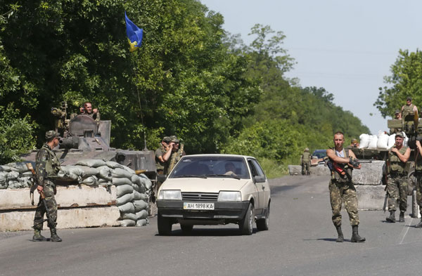 Ukraine tightens control on border with Russia