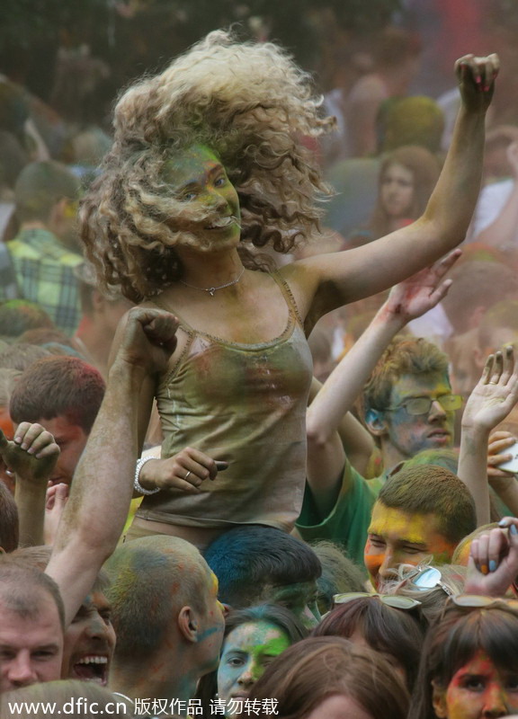 Moscow splashed with Festival of Colors