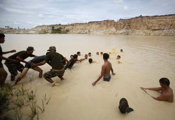 Cambodian military helicopter crashes, killing 5