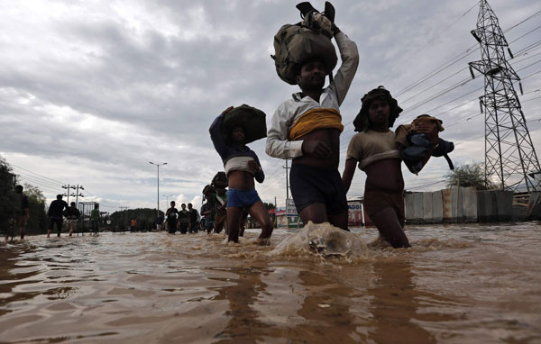 Raging floods kill over 440 in Pakistan, India