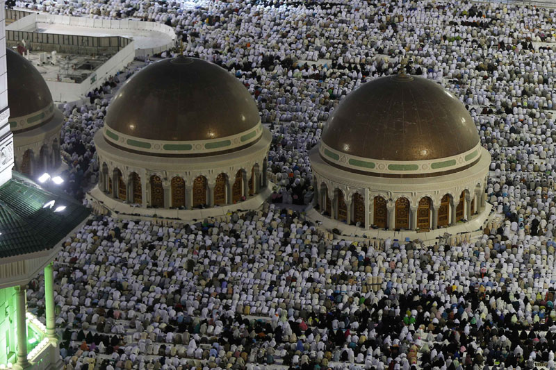 Muslims gather for annual hajj pilgrimage in Mecca