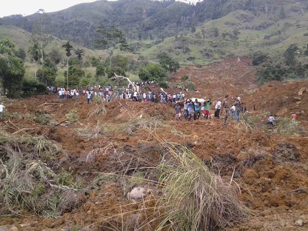 More than 100 believed killed in Sri Lanka landslide