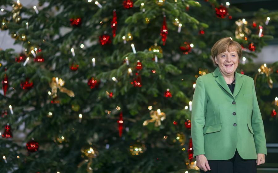 Merkel attends Christmas tree lighting ceremony in Berlin