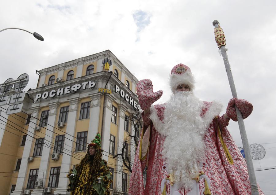 Riding with Santa Claus around the world