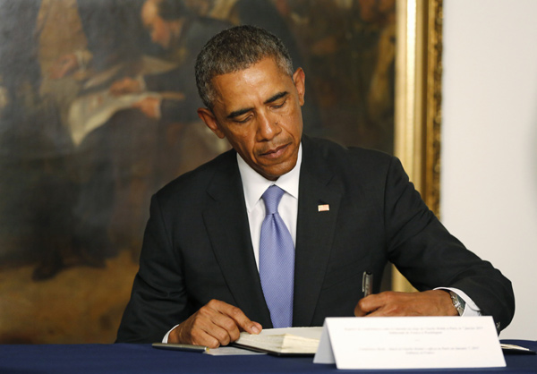 Obama pays respects at French Embassy after Paris attack