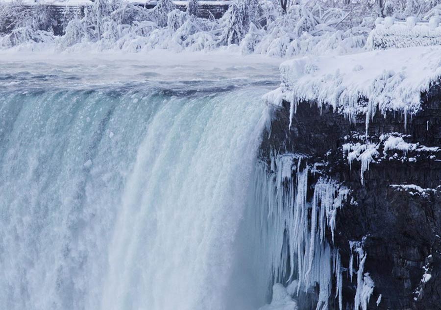 How Niagara Falls freezes ... or does it?