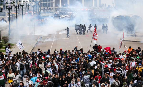 Over 150 injured in teachers' protest in Brazil