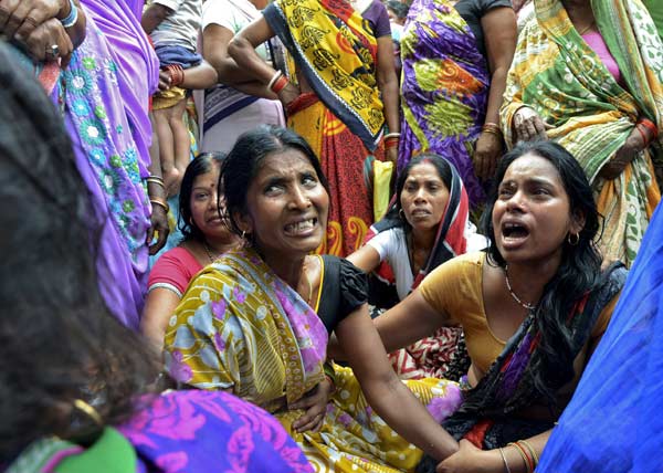 Thousands spend night outdoors as death toll rises in Nepal