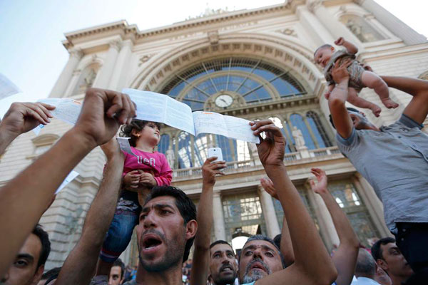 Migrants protest as Hungary shutters Budapest train station