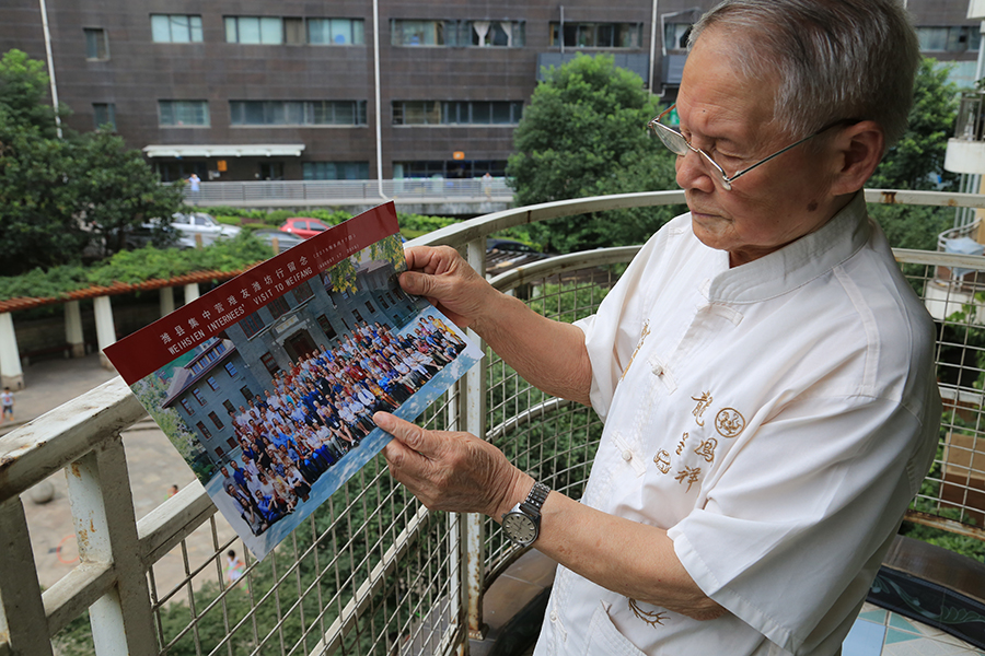 Woman reunited with Chinese rescuer 71 years on