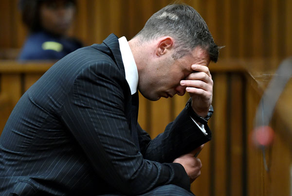 Track star Pistorius treated for minor wrist injuries