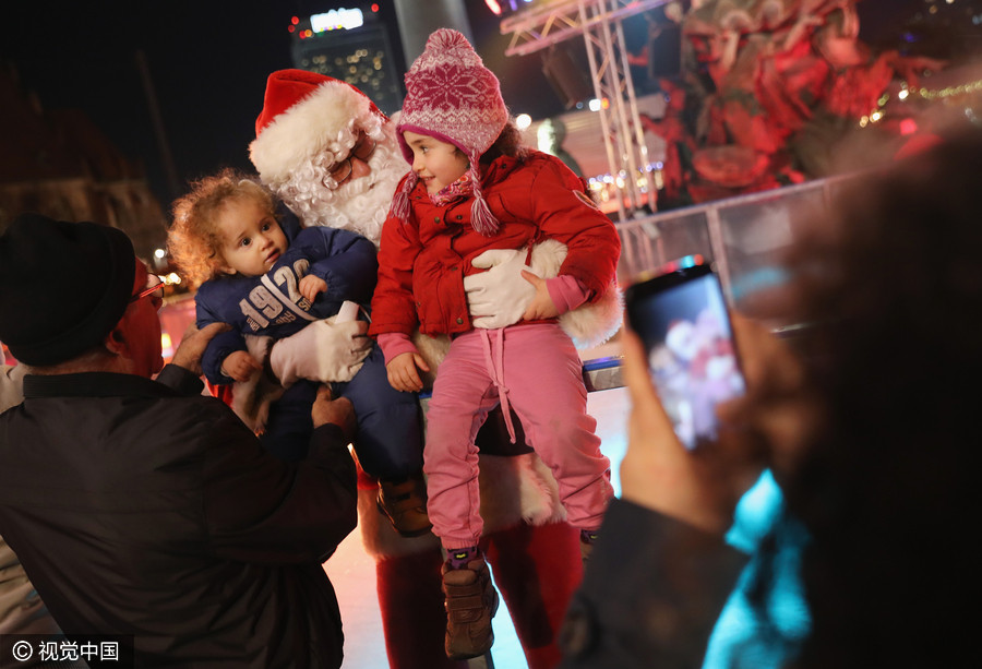 Traditional Christmas markets open in Germany