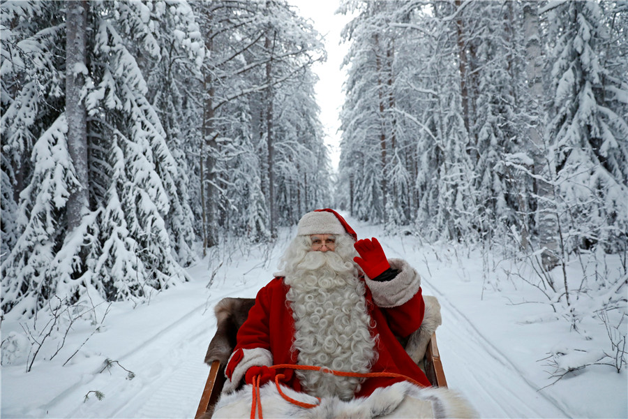 In Lapland home, Santa prepares for Christmas