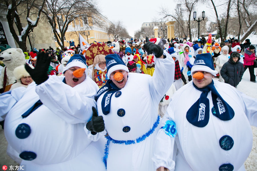 Snowman march adds color to chilly Russia