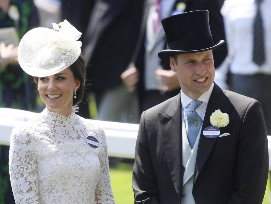 Despite high temps, Royal Ascot-goers don finest outfits