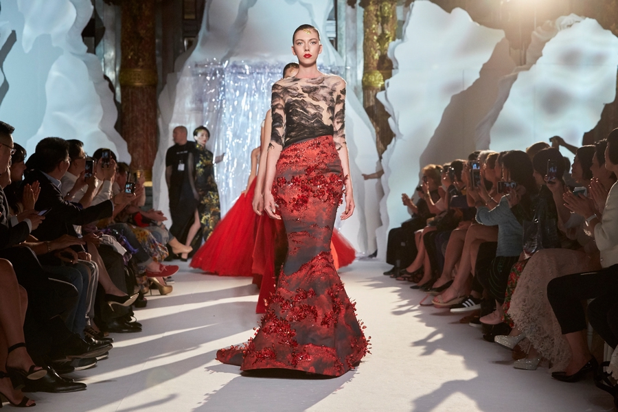 Top designer presents 'shanshui' creations at Paris week