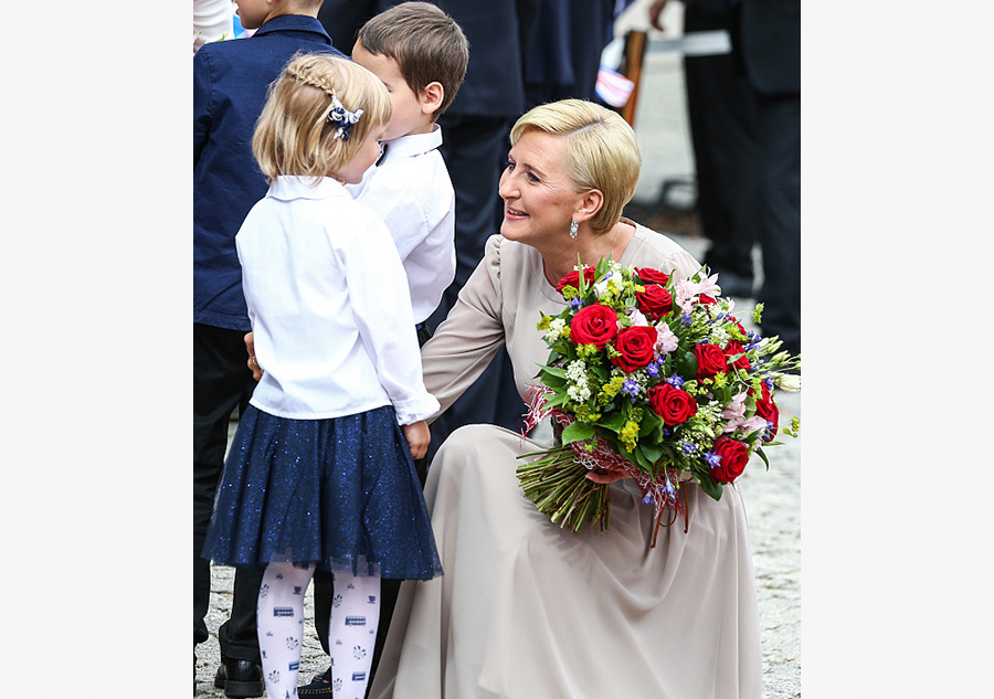 Duchess of Cambridge visits Adam Mickiewicz Monument in Poland