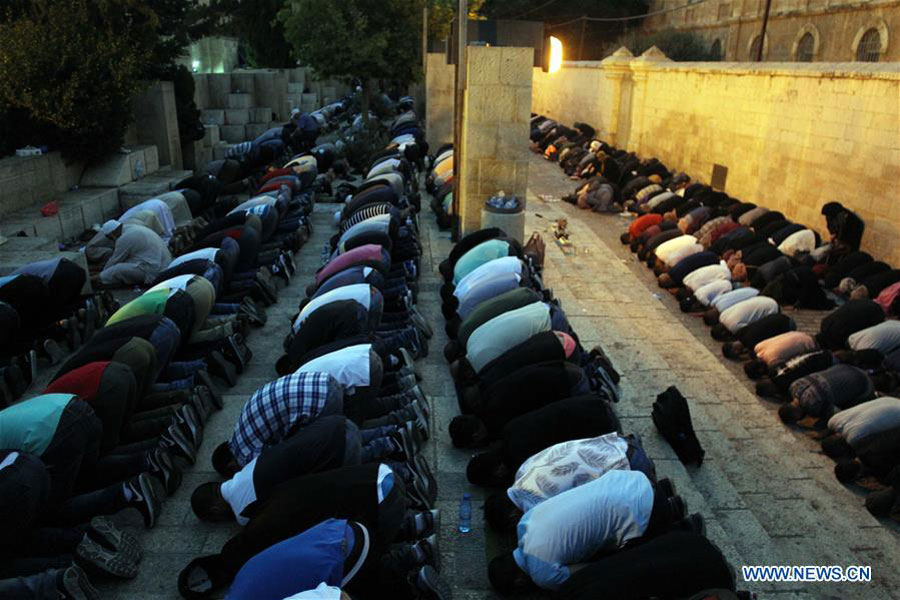 Muslims protest against new Israeli security measures in Jerusalem