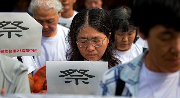 Abe's gift to infamous war shrine prompts call for Japan to 'reflect'