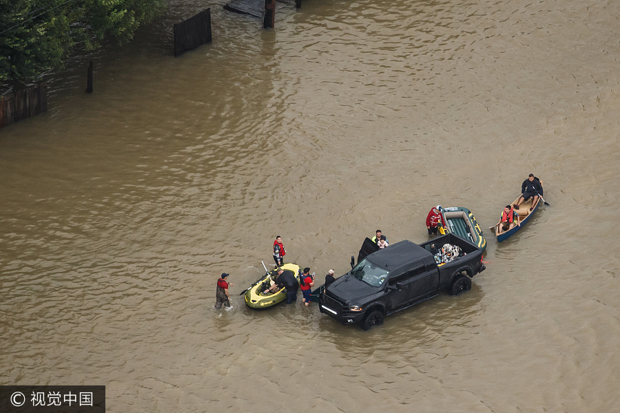 Houston opens 2nd convention center to evacuees