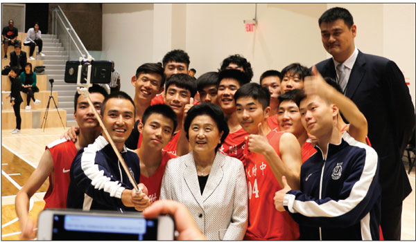 Yao Ming joins Liu at basketball game