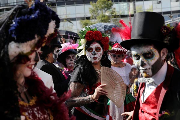 Day of Dead parade honors Mexican quake victims, rescuers