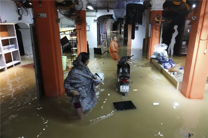 61 dead as Typhoon Damrey hits central Vietnam