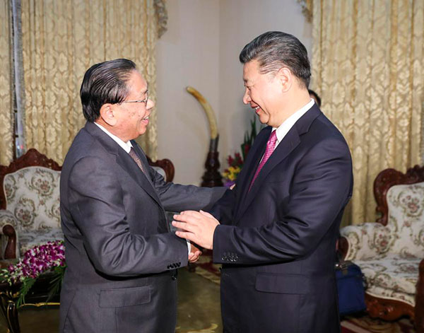 Xi meets former Lao president