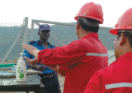 China rushes help to Ebola-hit countries