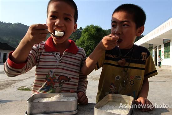 Poor children's malnutrition lunch