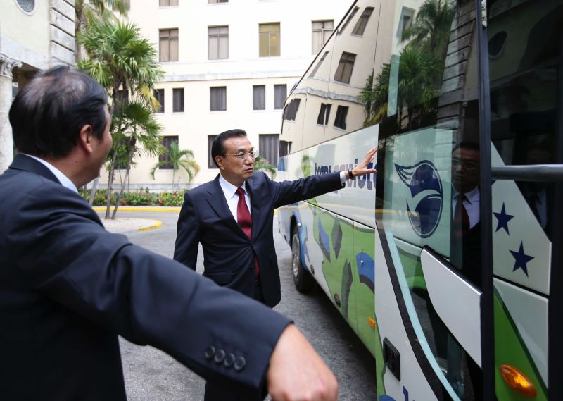 Premier Li experiences on vehicle exported by China's producer in Cuba