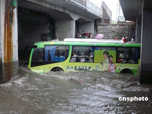 武漢遭27年來(lái)最大暴雨突襲[組圖]